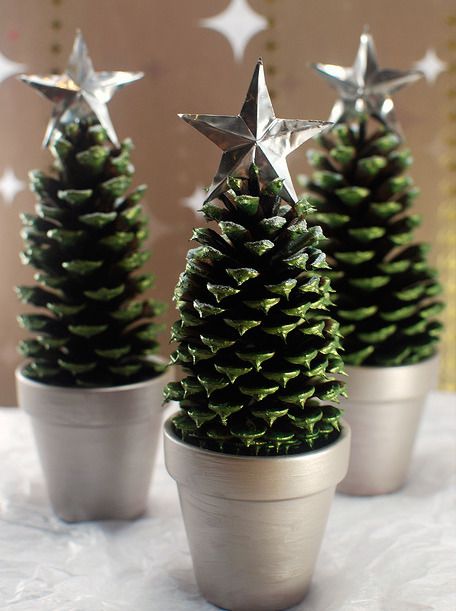 1476905761-holiday-decorating-ideas-pine-cone-trees