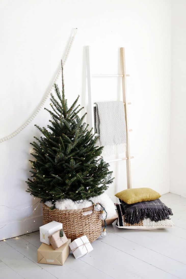 holiday-decor-small-space-01-1505772151